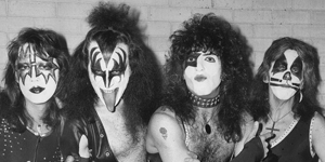 Kiss uncle-joes